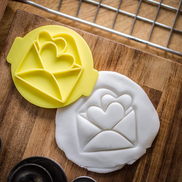 The Cookie Cutter Hub Love Heart Envelope Embosser No 19 /Stamp for Cupcakes Fondant Icing Clay Cake Baking Decoration